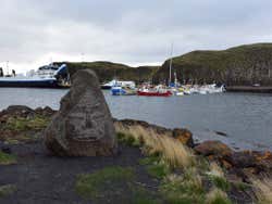 Ferri en el puerto de Stykkishólmur